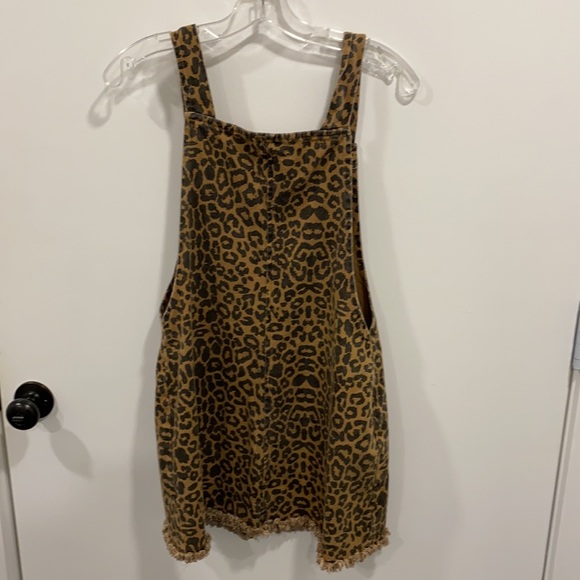 Julianas sz S leopard print snap front jumper - Picture 2 of 6